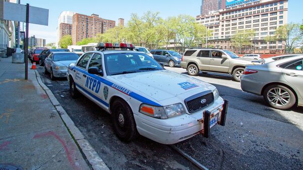 Машина полиции на одной из улиц Нью-Йорка