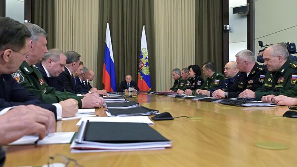  Президент РФ Владимир Путин проводит завершающее совещание серии консультаций с руководством Минобороны РФ и оборонно-промышленного комплекса. 17 мая 2019