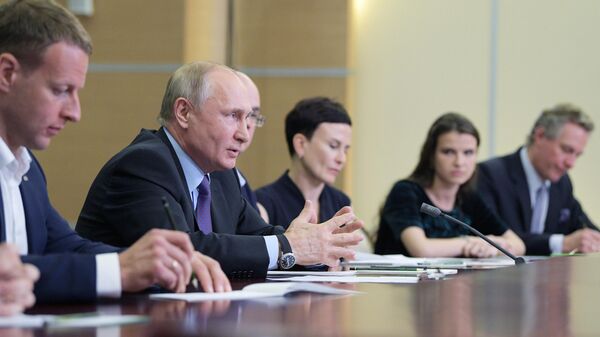  Президент РФ Владимир Путин во время встречи с получателями мегагрантов на проведение научных исследований и с молодыми учеными в Сочи