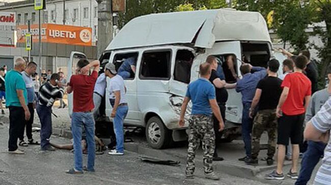 На месте ДТП с участием маршрутного такси в Волгограде. 17 мая 2019