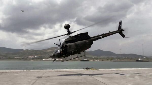 Разведывательный ветролет Bell OH-58D Kiowa Warrior во время церемонии передачи в состав ВМС Греции