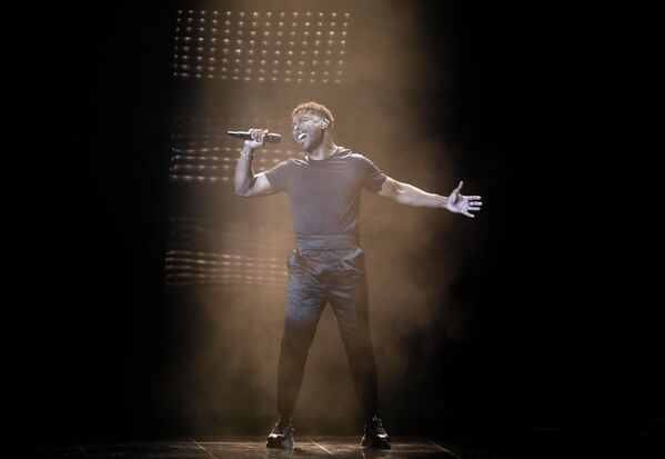 Певец Джон Лундвик (Швеция) в финале международного конкурса Евровидение-2019