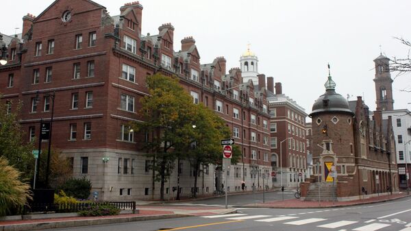 Вид на одно из зданий Гарвардского университета в городе Кембридж