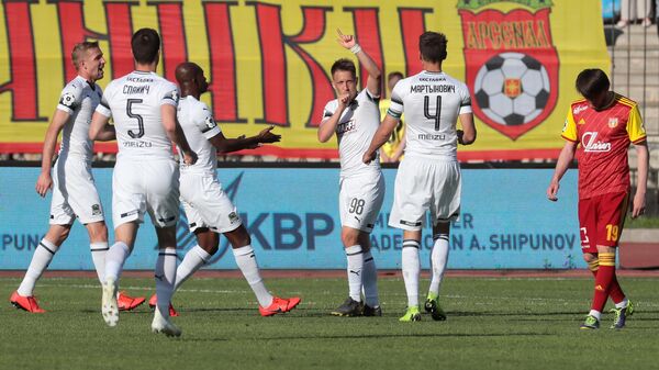 Футболисты Краснодара радуются забитому мячу