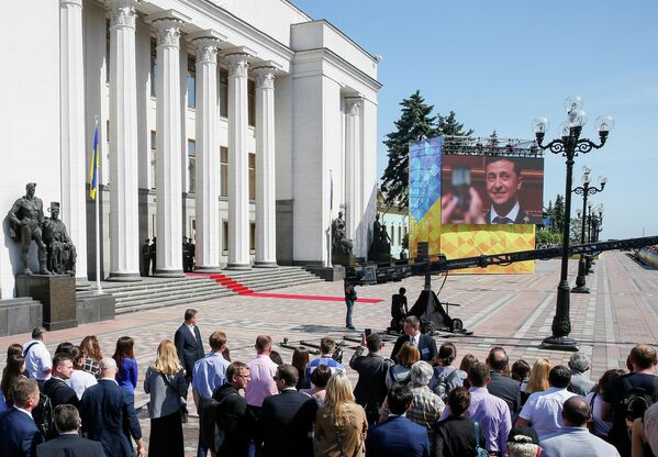Трансляция церемонии инаугурации избранного президента Украины Владимира Зеленского в Киеве