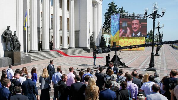 Трансляция церемонии инаугурации избранного президента Украины Владимира Зеленского в Киеве