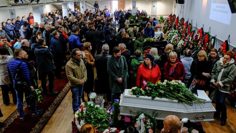 Церемония прощания с жителями Мурманской области, погибшими в катастрофе самолета компании Аэрофлот Sukhoi Superjet-100 в аэропорту Шереметьево