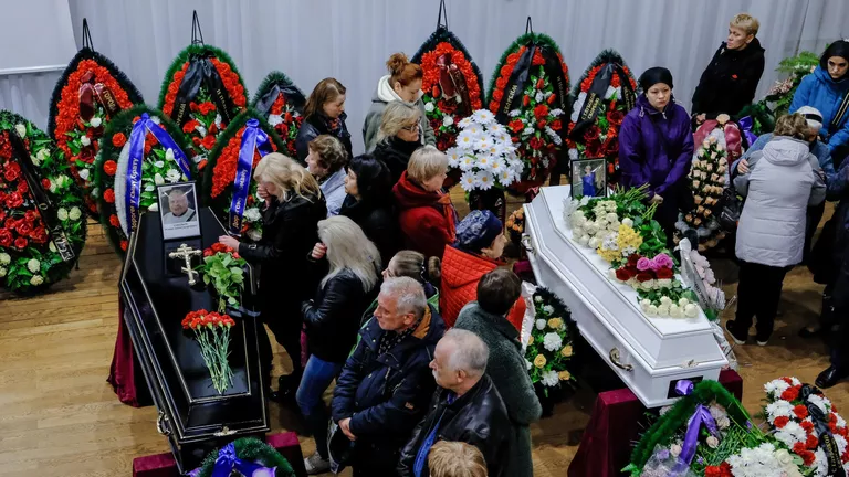 Церемония прощания с жителями Мурманской области, погибшими в катастрофе самолета компании Аэрофлот Sukhoi Superjet-100 в аэропорту Шереметьево