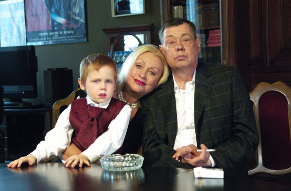 Актер Николай Караченцов с супругой Людмилой Поргиной и внуком Петей