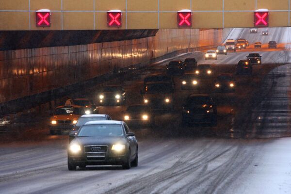 Гололед серьезно осложнил дорожную ситуацию в Москве