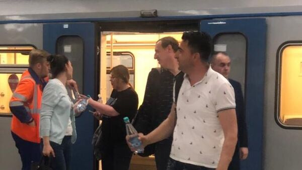 Пассажиры, эвакуированные из тоннеля Солнцевской линии. 21 мая 2019