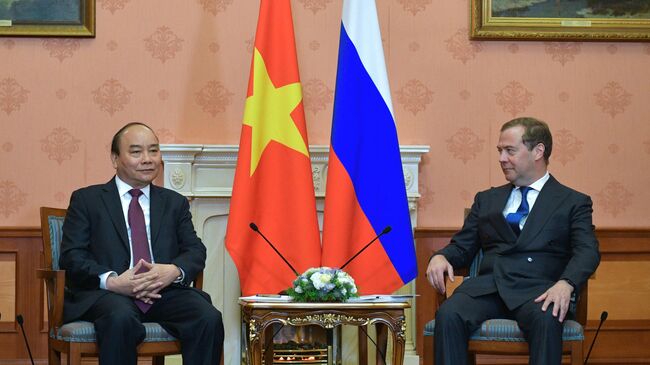 Председатель правительства РФ Дмитрий Медведев и премьер-министр Вьетнама Нгуен Суан Фук во время встречи в Москве. 22 мая 2019
