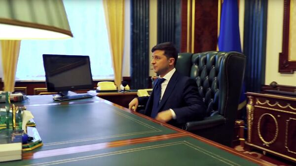 Президент Украины Владимир Зеленский в рабочем кабинете