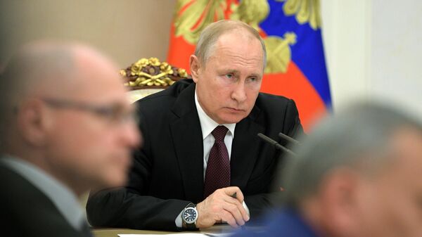 Президент РФ Владимир Путин проводит совещание с членами правительства РФ о мерах социальной поддержки инвалидов