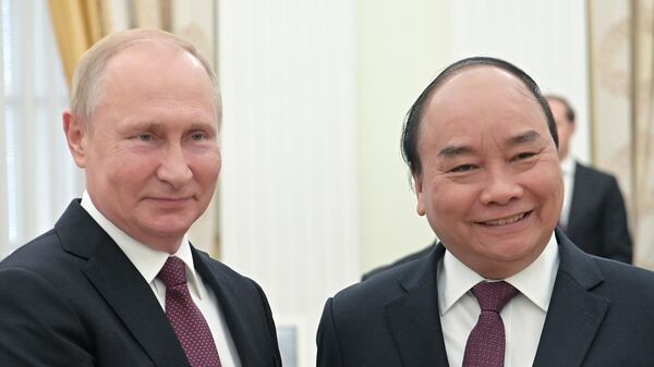 Президент РФ Владимир Путин и Нгуен Суан Фук
