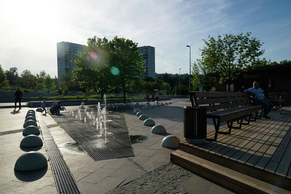 Сухой фонтан в парке Садовники в Москве