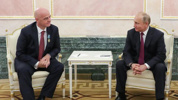 Президент РФ Владимир Путин и президент ФИФА Джанни Инфантино во время встречи