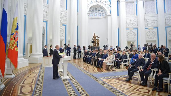 Владимир Путин на церемонии вручения государственных наград в Екатерининском зале Кремля. 23 мая 2019