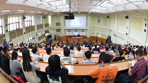 Студенты во время лекции генерального директора госкорпорации Роскосмос Дмитрия Рогозина в МГУ. 23 мая 2019