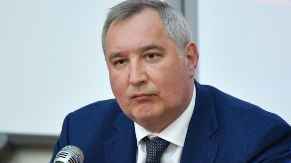 Генеральный директор госкорпорации Роскосмос Дмитрий Рогозин во время лекции в МГУ