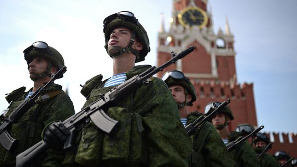 Военнослужащие на Красной площади 