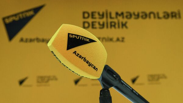 Микрофон в студии Sputnik Азербайджан