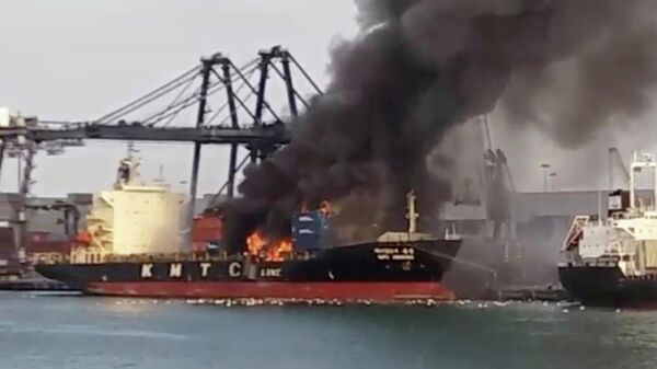 Пожар на контейнеровозе KMTC в тайском порту Лемчабанг. 22 мая 2019