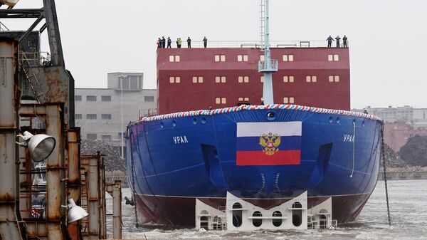 Новый атомный ледокол класса ЛК-60Я (проект 22220) Урал во время церемонии спуска на воду в Санкт-Петербурге. 25 мая 2019