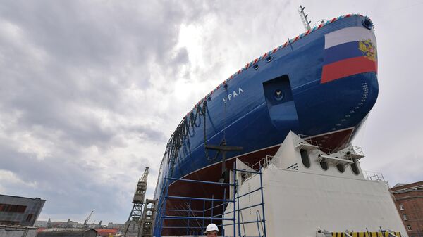 Новый атомный ледокол класса ЛК-60Я (проект 22220) Урал перед началом церемонии спуска на воду в Санкт-Петербурге
