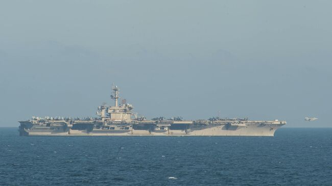 Авианосец класса Nimitz Abraham Lincoln ВМС США в Аравийском море. 21 мая 2019