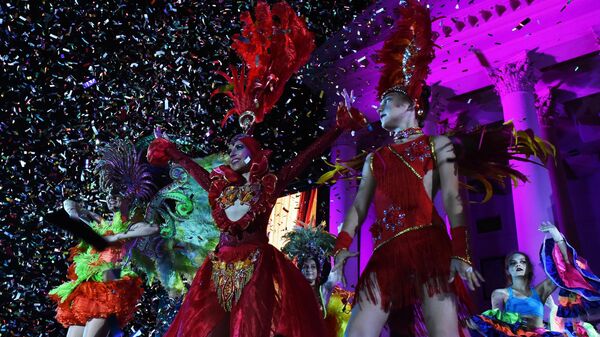 Участницы карнавала в Сочи в честь официального открытия курортного сезона