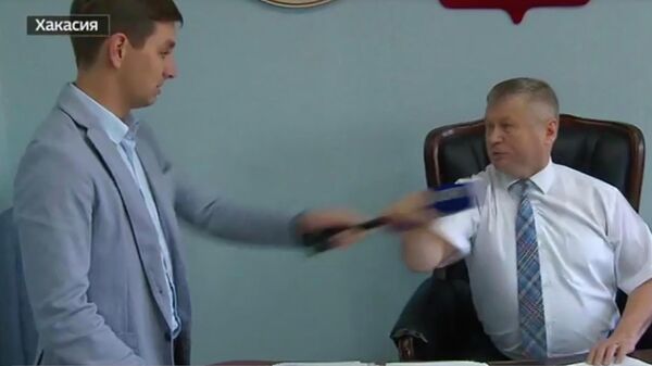 Нападение главы Ширинского района Хакасии Сергея Зайцева на журналиста телеканала Россия 24