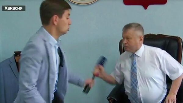 Нападение главы Ширинского района Хакасии Сергея Зайцева на журналиста телеканала Россия 24