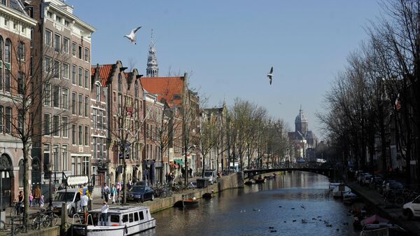 Вид на один из каналов в Амстердаме
