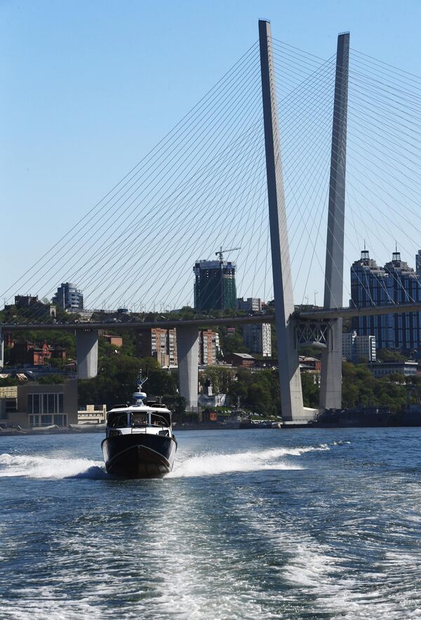Золотой мост через бухту Золотой рог во Владивостоке