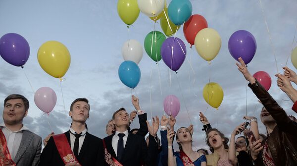 Выпускной без воздушных шаров: в Петербурге запретили массовый запуск