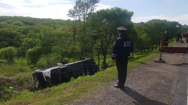 Пассажирский автобус перевернулся в Приморье