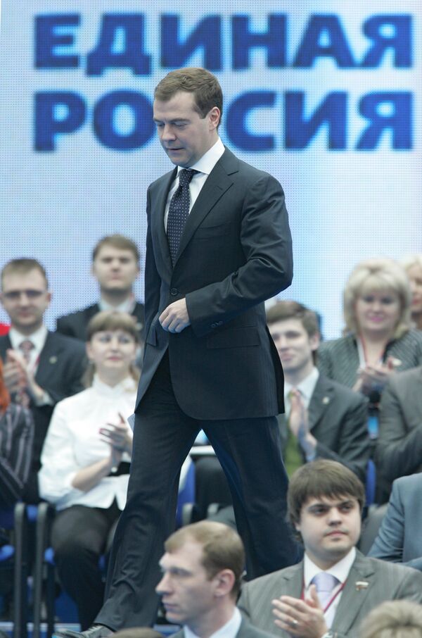 Избранный президент РФ Дмитрий Медведев на IX съезде Единой России