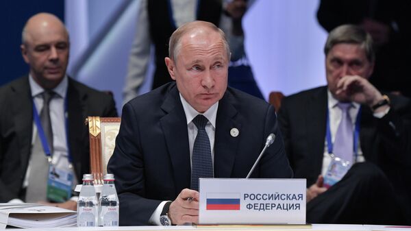 Президент России Владимир Путин принимает участие в заседании Высшего Евразийского экономического совета