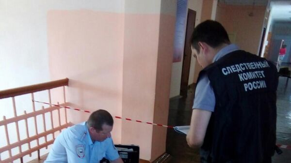 Следователи на месте нападения в школе в городе Вольск