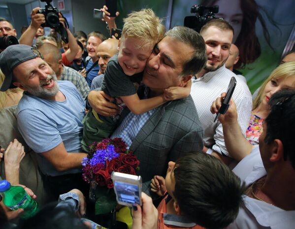 Бывший президент Грузии и экс-губернатор Одесской области Украины Михаил Саакашвили во время встречи в киевском аэропорту Борисполь