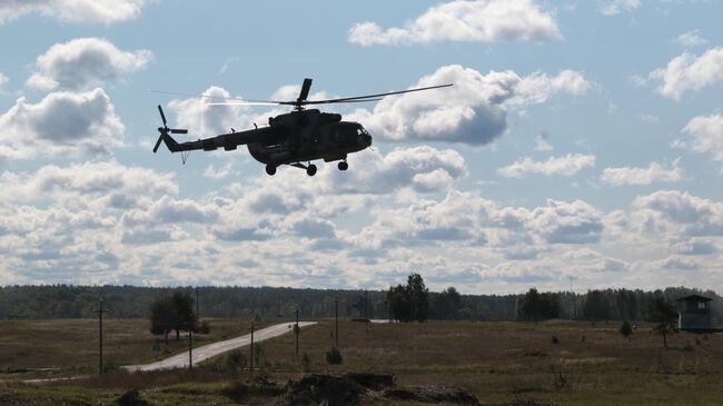 Вертолет Ми-8 во время учений во Львовской области, Украина