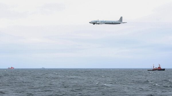 Противолодочный самолет средней дальности ИЛ-38 во время международных учений по спасению на воде и ликвидации розлива нефти Баренц-2019