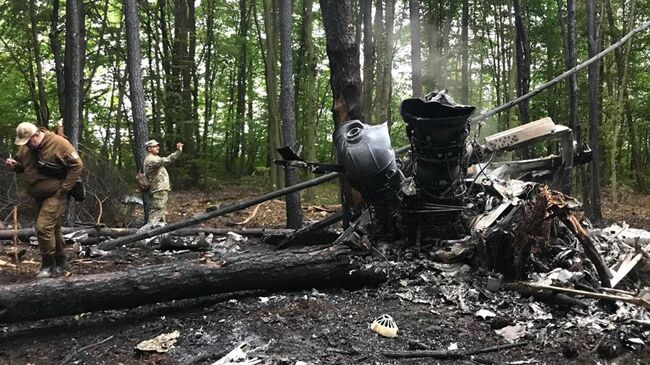 На месте крушения вертолета Ми-8 ВС Украины в Ровенской области 