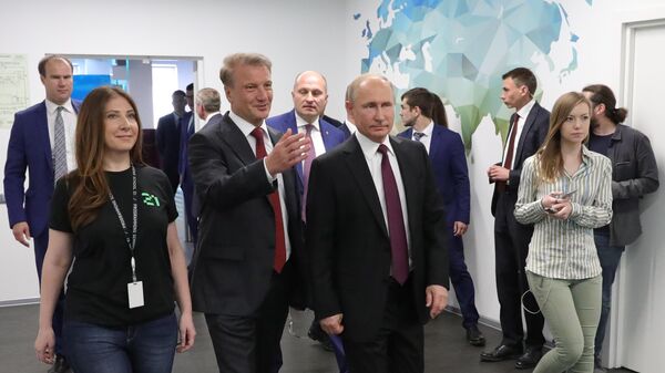 Президент РФ Владимир Путин во время посещения школы программирования Школа 21. 30 мая 2019 