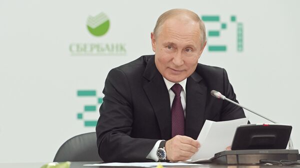 Президент РФ Владимир Путин проводит совещание по развитию технологий в области искусственного интеллекта в школе программирования Школа 21. 30 мая 2019