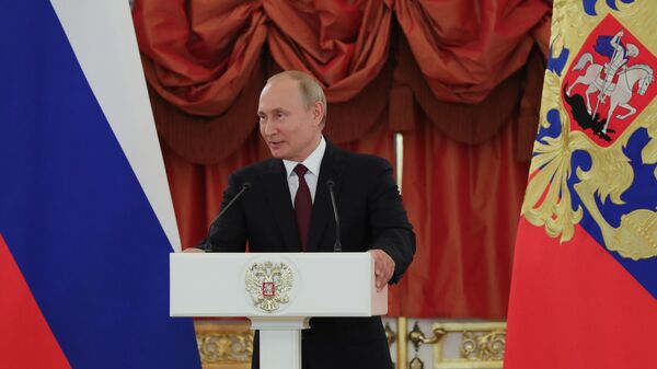 Президент РФ Владимир Путин на церемонии вручения в Кремле орденов Родительская слава родителям многодетных семей. 30 мая 2019
