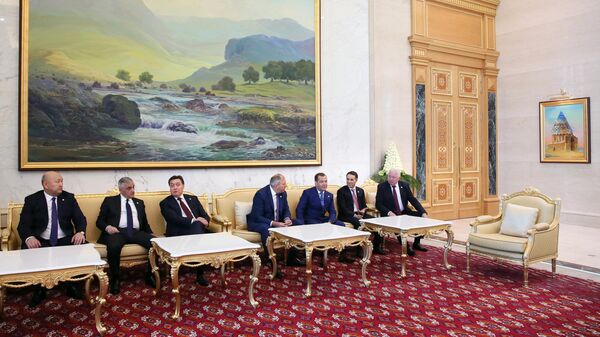 Премьер-министр РФ Дмитрий Медведев принимает участие в заседании Совета глав правительств СНГ 