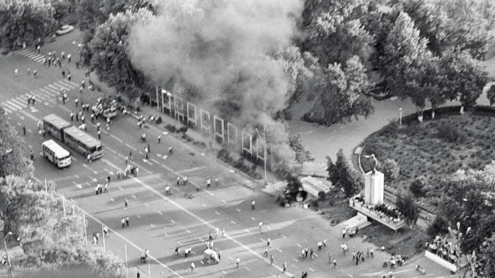 Взрыв в центре Коканда во время беспорядков на межнациональной почве - РИА Новости, 1920, 03.06.2019