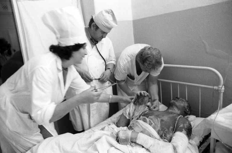 Взрыв произошел 3 июня 1989 года в 23 часа 14 минут на 1710-м км от Москвы на перегоне Уфа-Челябинск Куйбышевской железной дороги. Удар взрывной волны и пламени выбросил с колеи четырнадцать вагонов. Пострадавший в результате трагедии Взрыв произошел 3 июня 1989 года в 23 часа 14 минут на 1710-м км от Москвы на перегоне Уфа-Челябинск Куйбышевской железной дороги. Удар взрывной волны и пламени выбросил с колеи четырнадцать вагонов. Пострадавший в результате трагедии